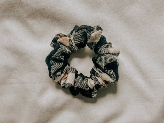 Cotton Scrunchie | Black and Cream Plaid
